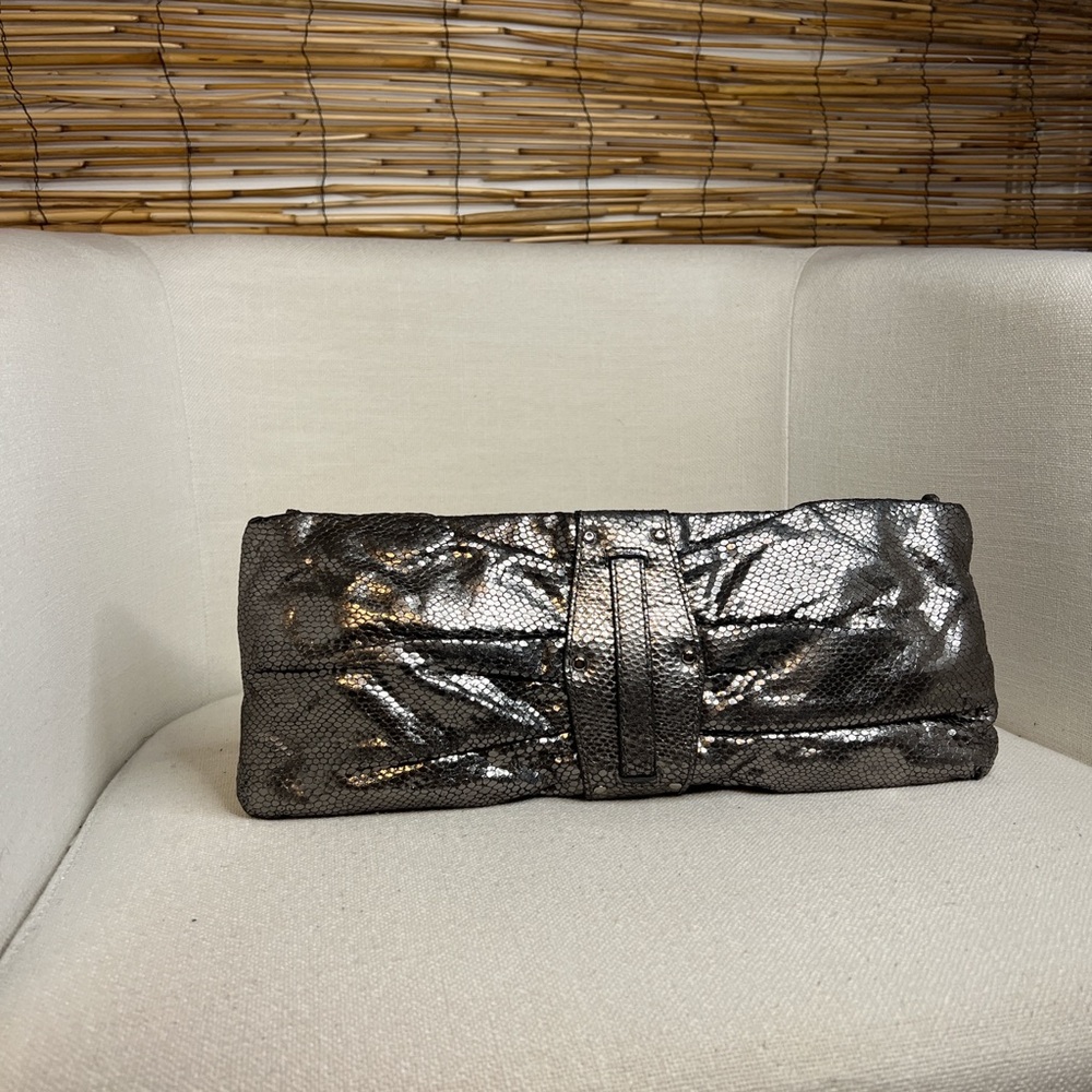 Metallic Snake-Texture Evening Clutch - Silver